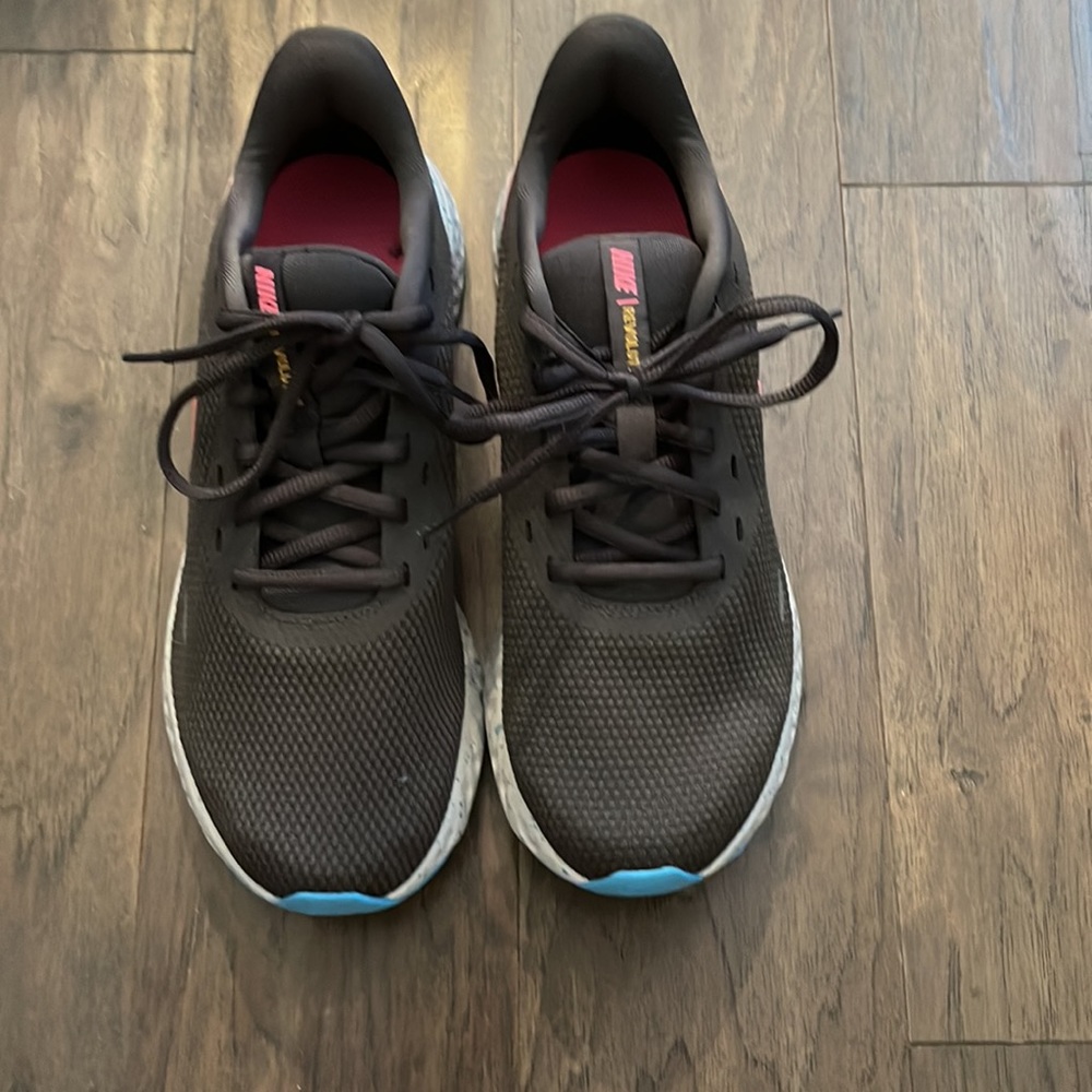 Nike tennis shoes - Picture 4 of 6
